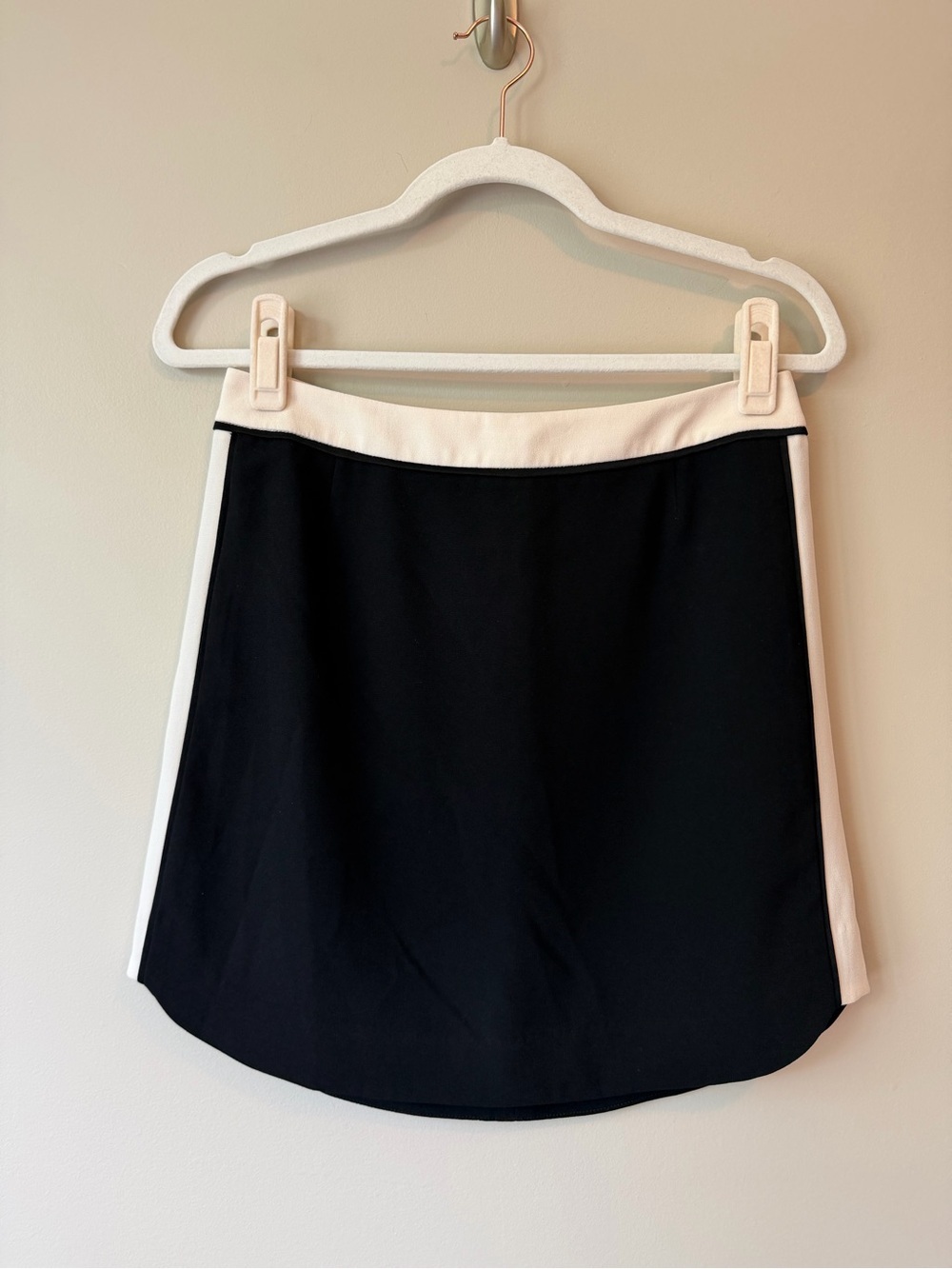 Aritzia Babaton Color Block Mini Skirt Size 2 | Black White VGUC